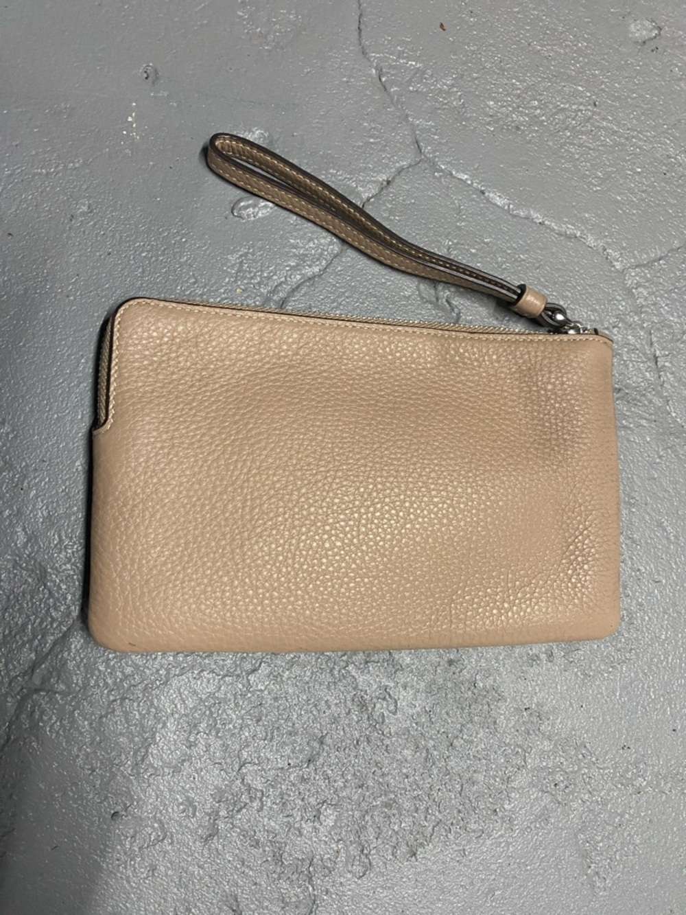 Large Corner Zip Wristlet With Coach Heritage Logo - Picture 2 of 4